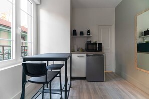 Fridge, microwave, coffee/tea maker, toaster