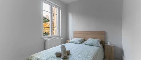 1 slaapkamer, een strijkplank/strijkijzer, wifi, beddengoed