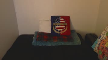 2 bedrooms, desk, WiFi