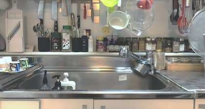 5 minutes from 3 metro stations, fully center located cozy & compact apt