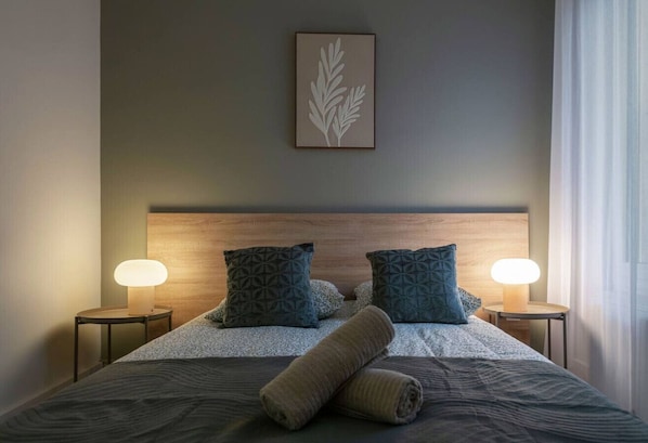 1 slaapkamer, een strijkplank/strijkijzer, wifi, beddengoed