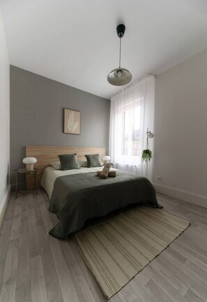 1 Schlafzimmer, BĂŒgeleisen/BĂŒgelbrett, WLAN, BettwĂ€sche