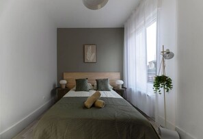 1 habitación, tabla de planchar con plancha, wifi y ropa de cama