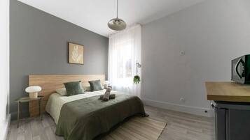 1 slaapkamer, een strijkplank/strijkijzer, wifi, beddengoed