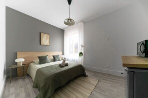 1 Schlafzimmer, BĂŒgeleisen/BĂŒgelbrett, WLAN, BettwĂ€sche