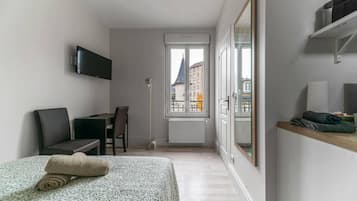 1 slaapkamer, een strijkplank/strijkijzer, wifi, beddengoed
