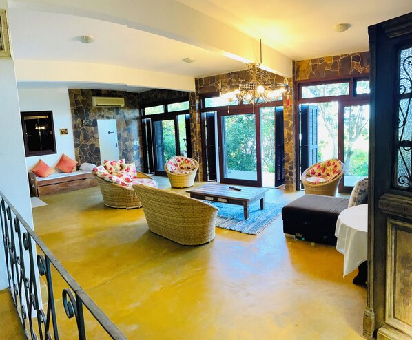 المنشأة من الداخل