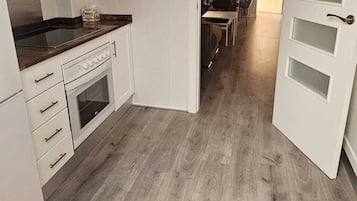 Kühlschrank, Mikrowelle, Ofen, Geschirrspüler