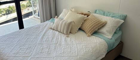 2 bedrooms, iron/ironing board, bed sheets