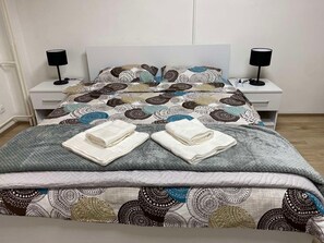 2 Schlafzimmer, Bügeleisen/Bügelbrett, Bettwäsche