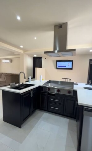 Cookware/dishes/utensils