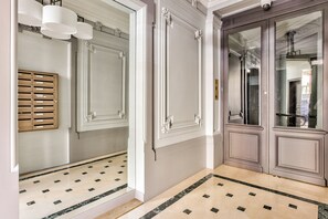 Interior - Luxury 3BDR Tower Eiffel View (Paris)
