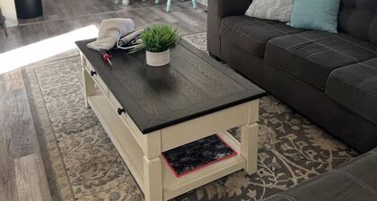 Peaceful 3-bedroom cottage on private Grass Lake.