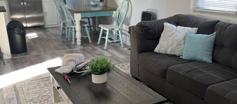 Peaceful 3-bedroom cottage on private Grass Lake.