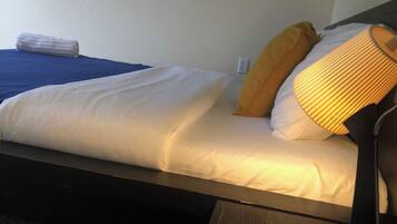 1 slaapkamer, een strijkplank/strijkijzer, wifi