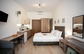 Standard-Doppelzimmer | Wohnbereich | Fernseher