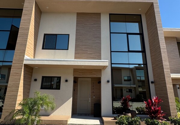 تفاصيل الفندق من الخارج