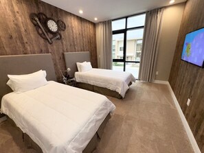 4 عدّة غرف نوم ومكواة/لوح كي وسرير سفر وواي فاي