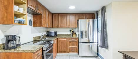 House, Garden View | Private kitchen | Full-sized fridge, microwave, oven, stovetop