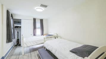 Cortinas blackout, tabla de planchar con plancha y wifi gratis