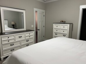 2 chambres, fer et planche à repasser, Wi-Fi, draps fournis