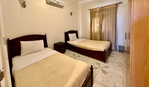 2 bedrooms, iron/ironing board, WiFi, bed sheets - 02 BR apartment with a roof top and big swimming pool (Hurghada)