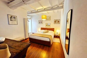 2 chambres, fer et planche à repasser, Wi-Fi, draps fournis