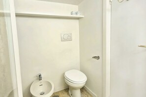 Shower, hair dryer, bidet, towels - BDC - Trilussa Stay in Trastevere (Roma)