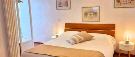 2 habitaciones, tabla de planchar con plancha, wifi y ropa de cama