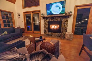 Smart TV, fireplace