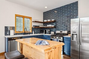 Mikroaaltouuni, uuni, liesi, astianpesukone