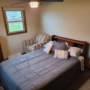 2 bedrooms, desk, iron/ironing board, travel crib