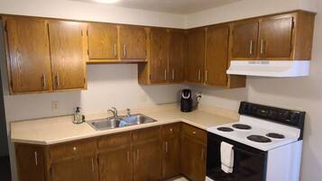 冰箱、微波炉、烤箱、炉灶