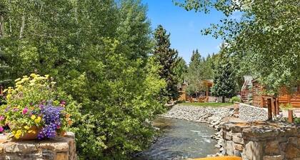 Rare single level 2 bed 2 bath Chalet on Shuttle Route minutes to Breckenridge