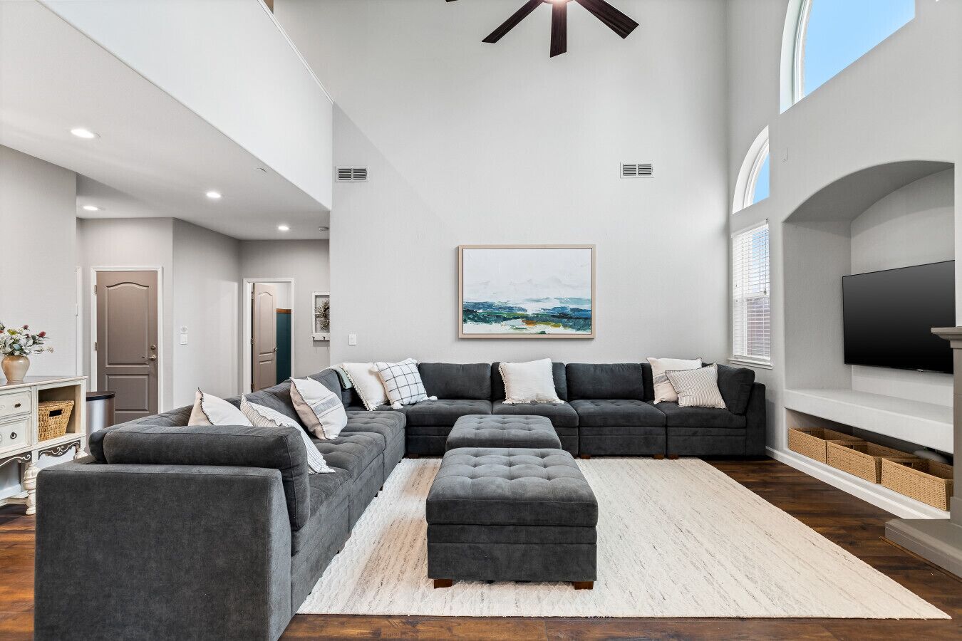 Smart TV, fireplace, table tennis
