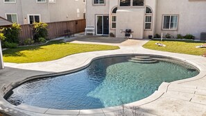 Unclassified image, 5 of 49, button