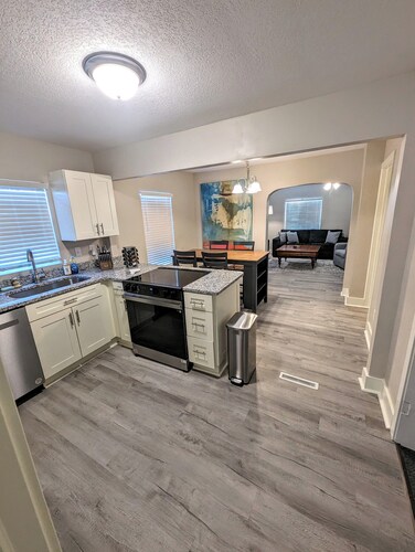 Zoobilee-on Zoo Blvd