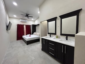 3 Schlafzimmer, Bügeleisen/Bügelbrett, WLAN, Bettwäsche