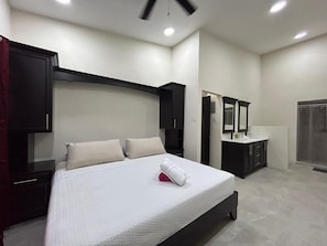 3 chambres, fer et planche à repasser, Wi-Fi, draps fournis