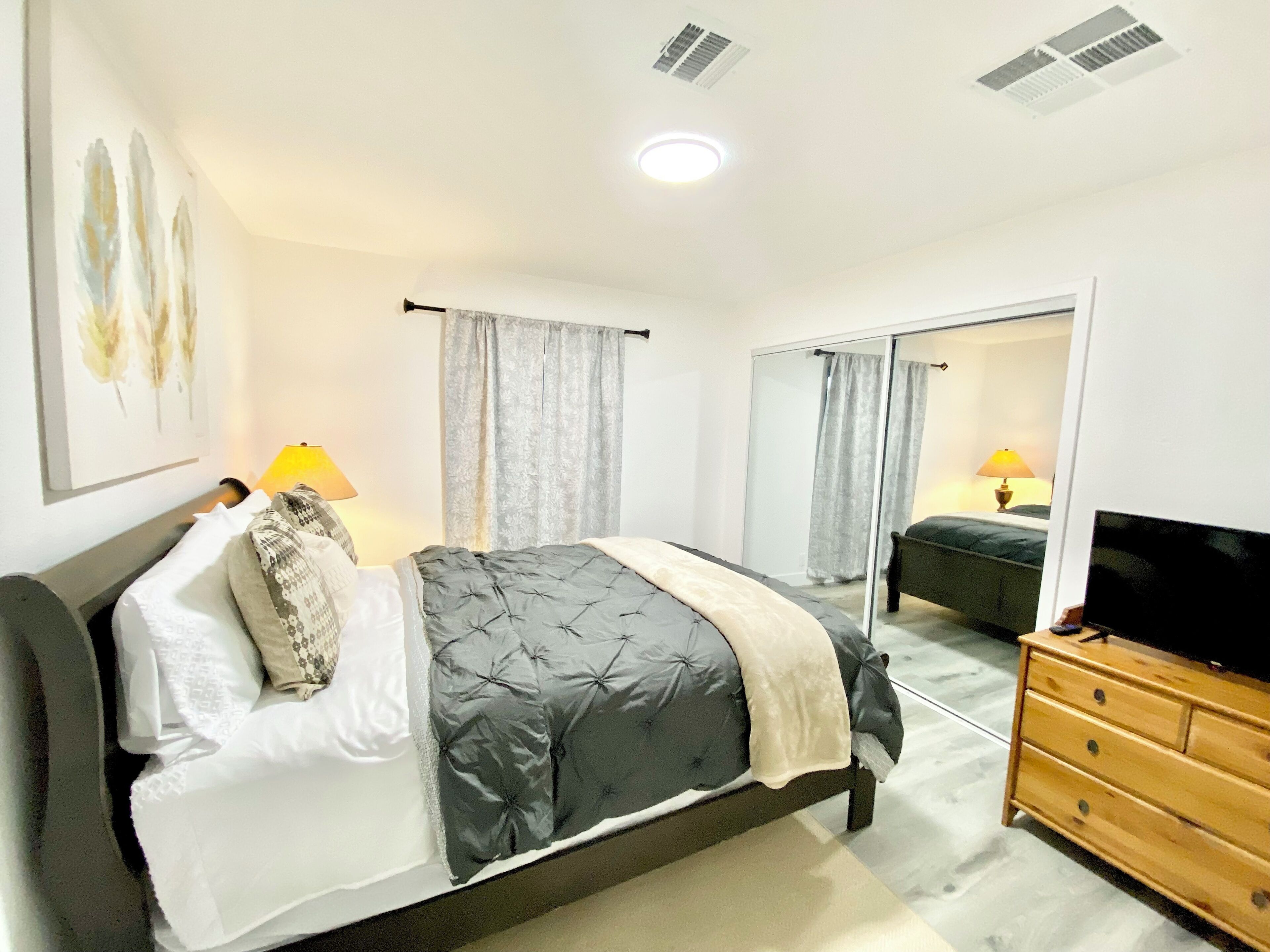 3 bedrooms, iron/ironing board, WiFi, bed sheets