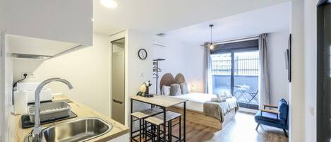 Skrivebord, strygejern/strygebræt, Wi-Fi, sengetøj