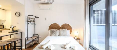 1 chambre, bureau, fer et planche à repasser, Wi-Fi