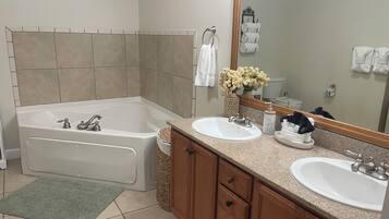 Shower, jetted tub, towels, toilet paper