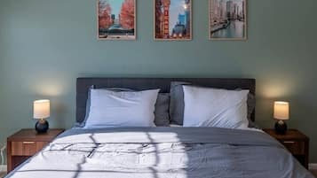 3 bedrooms, desk, iron/ironing board, travel crib