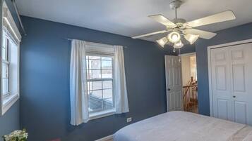 3 bedrooms, desk, iron/ironing board, travel crib