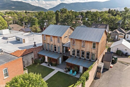 Serendipity House: Historic Downtown Livingston Loft