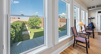 Serendipity House: Historic Downtown Livingston Loft