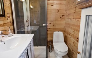Shower, hair dryer - Awesome home in Gedser with WiFi (Gedser)
