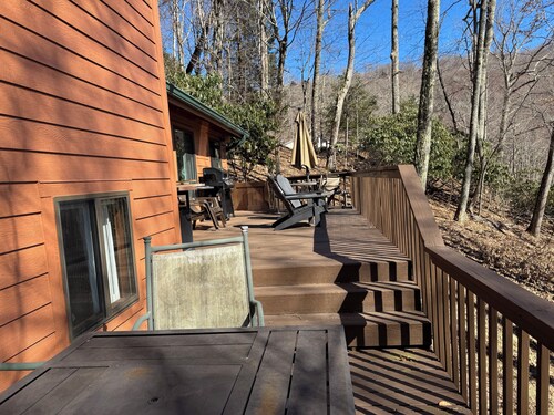 Serene Mountain Retreat on Wolf Laurel Golf Course – Views of Hatley Pointe Ski