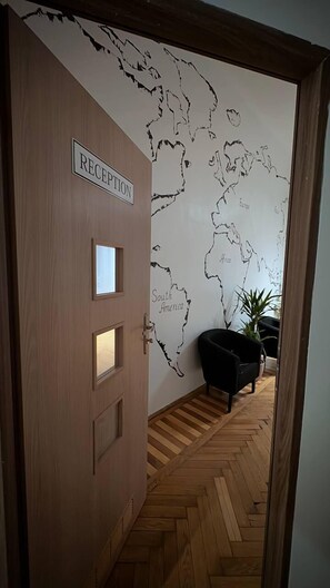 Reception - FiveHostel (Kraków)
